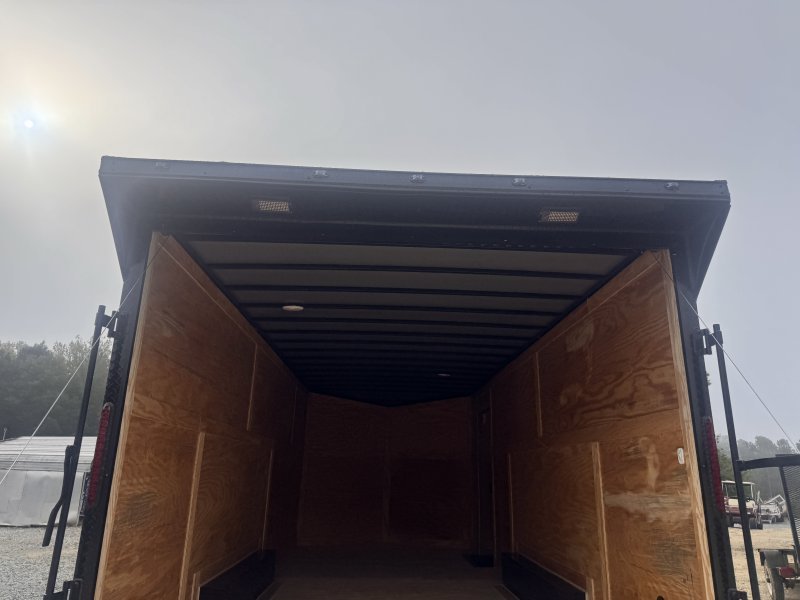 2025 Cynergy 8.5×20 Enclosed Pro Series Slant-V Blackout Ramp 10K - Image 7