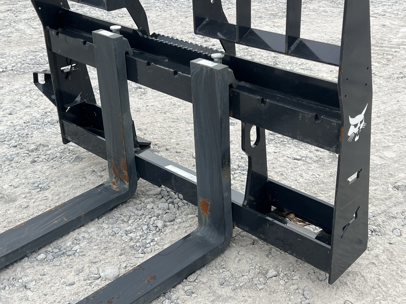 48″ Long 4,000 lb Bobcat Heavy Duty Pallet Fork Loader Skid Steer Attachment - Image 9