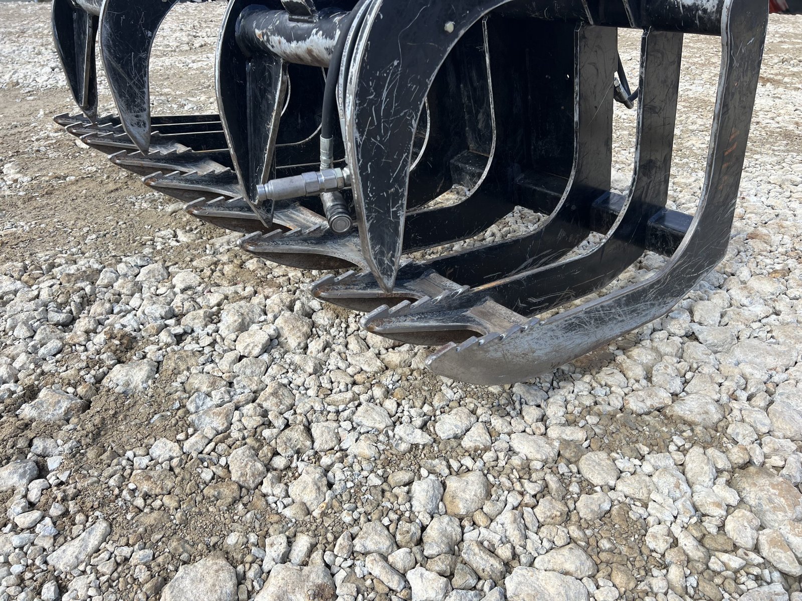 2023 80″ RG3080 Root Rake Grapple Attachment Dual Cylinder Fits Kubota Skid Steer - Image 9