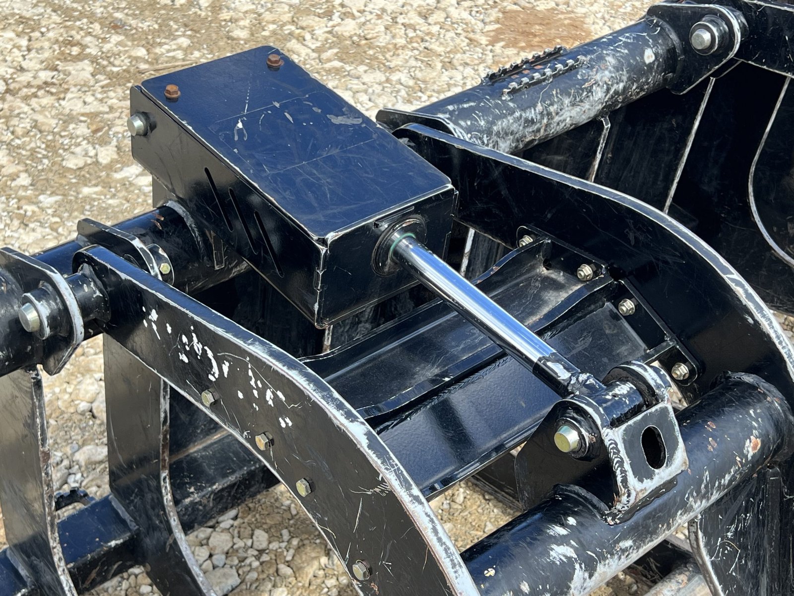 2023 80″ RG3080 Root Rake Grapple Attachment Dual Cylinder Fits Kubota Skid Steer - Image 10