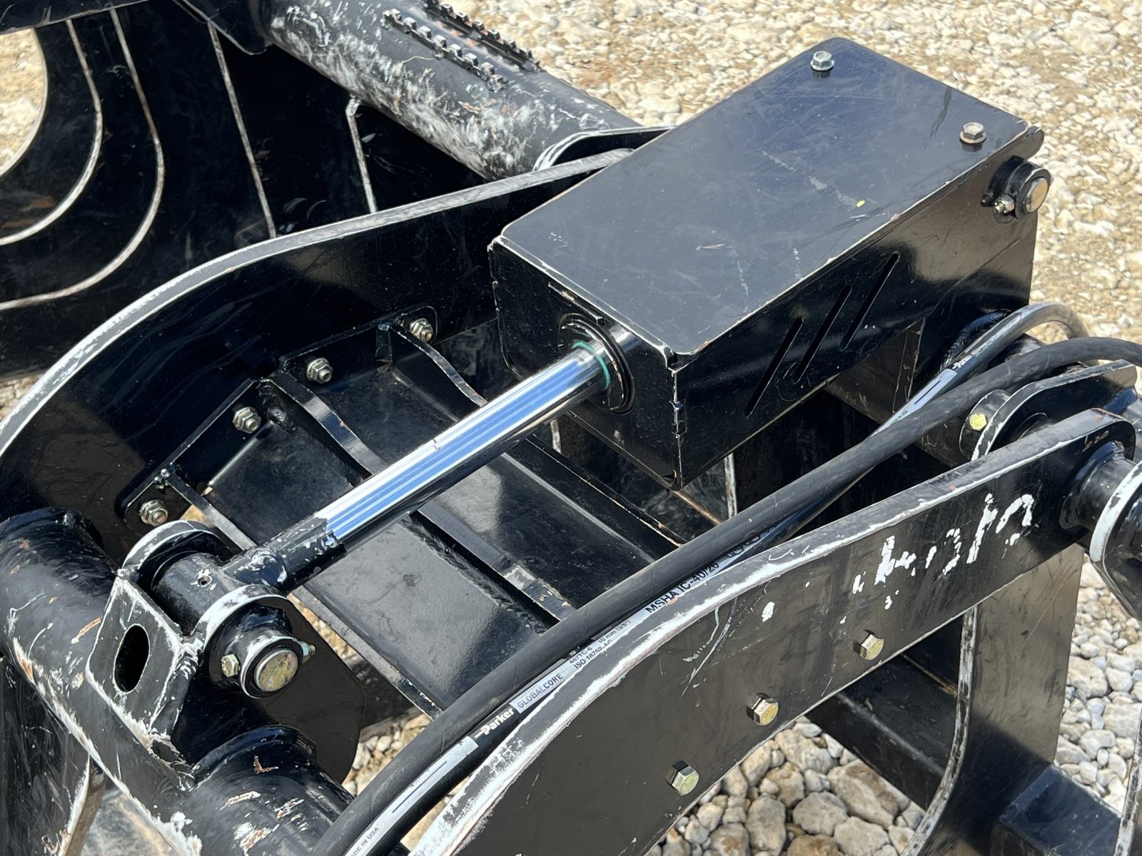 2023 80″ RG3080 Root Rake Grapple Attachment Dual Cylinder Fits Kubota Skid Steer - Image 11
