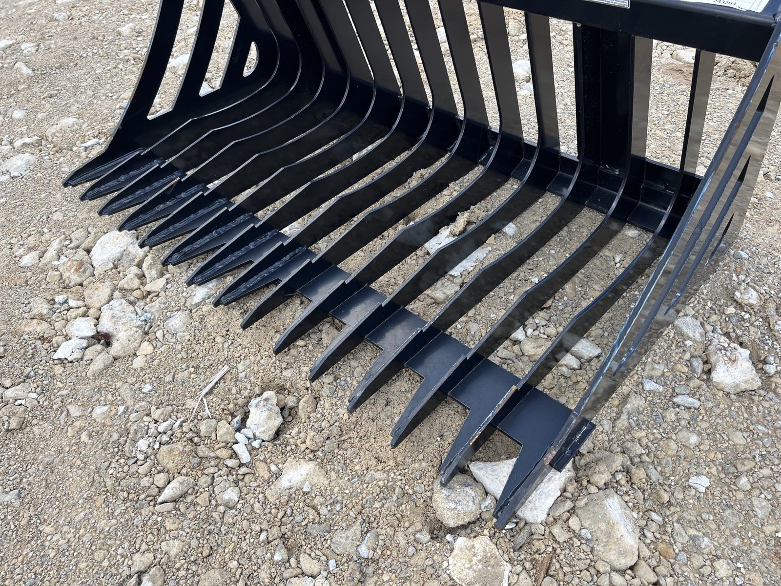 Virnig 48″ V30 Skeleton Rock Bucket Attachment Fits Compact Tractor Quick Attach - Image 10