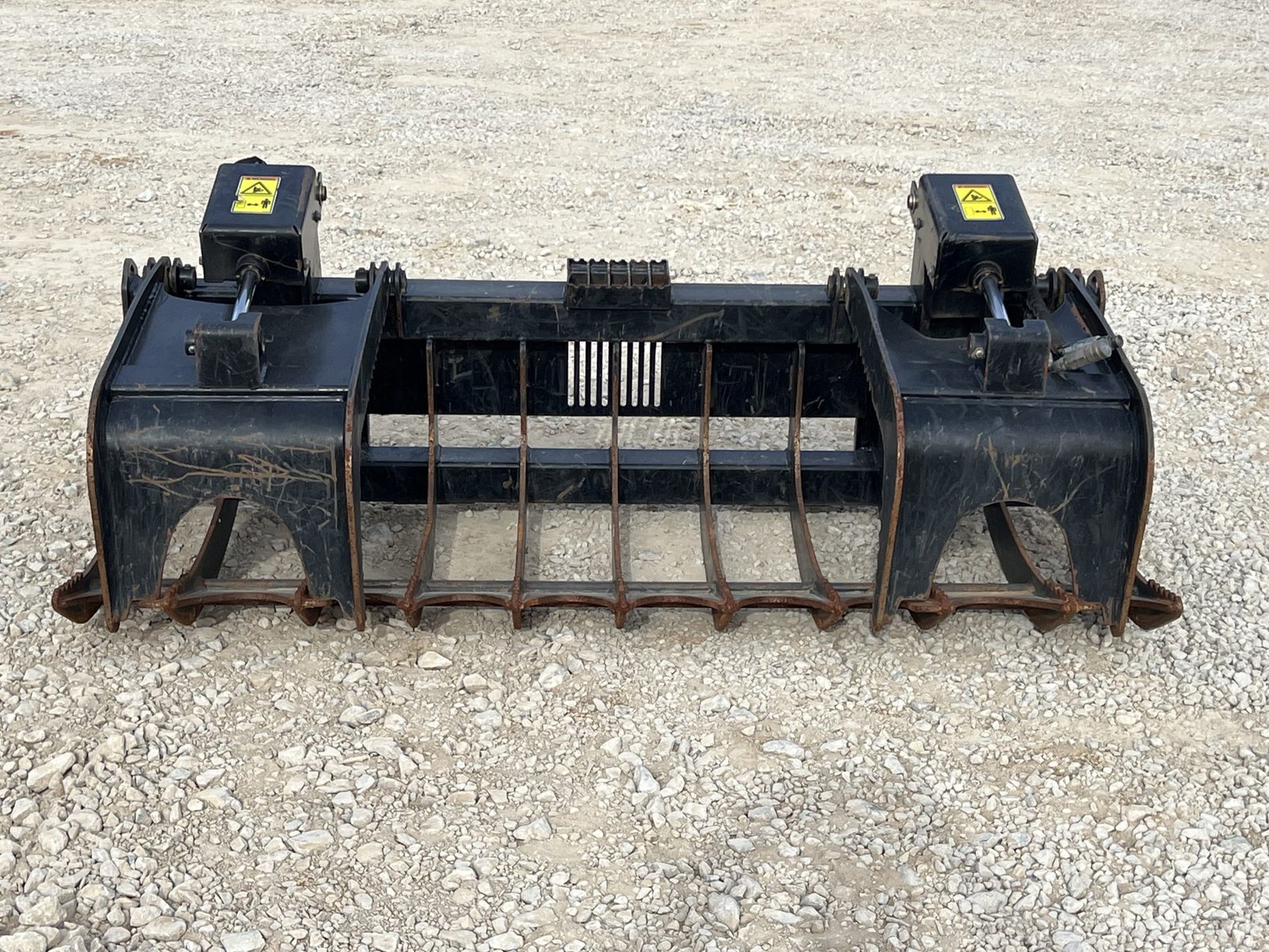2021 CAT 84″ Industrial Root Rake Grapple Attachment Fits Skid Steer Loader - Image 2