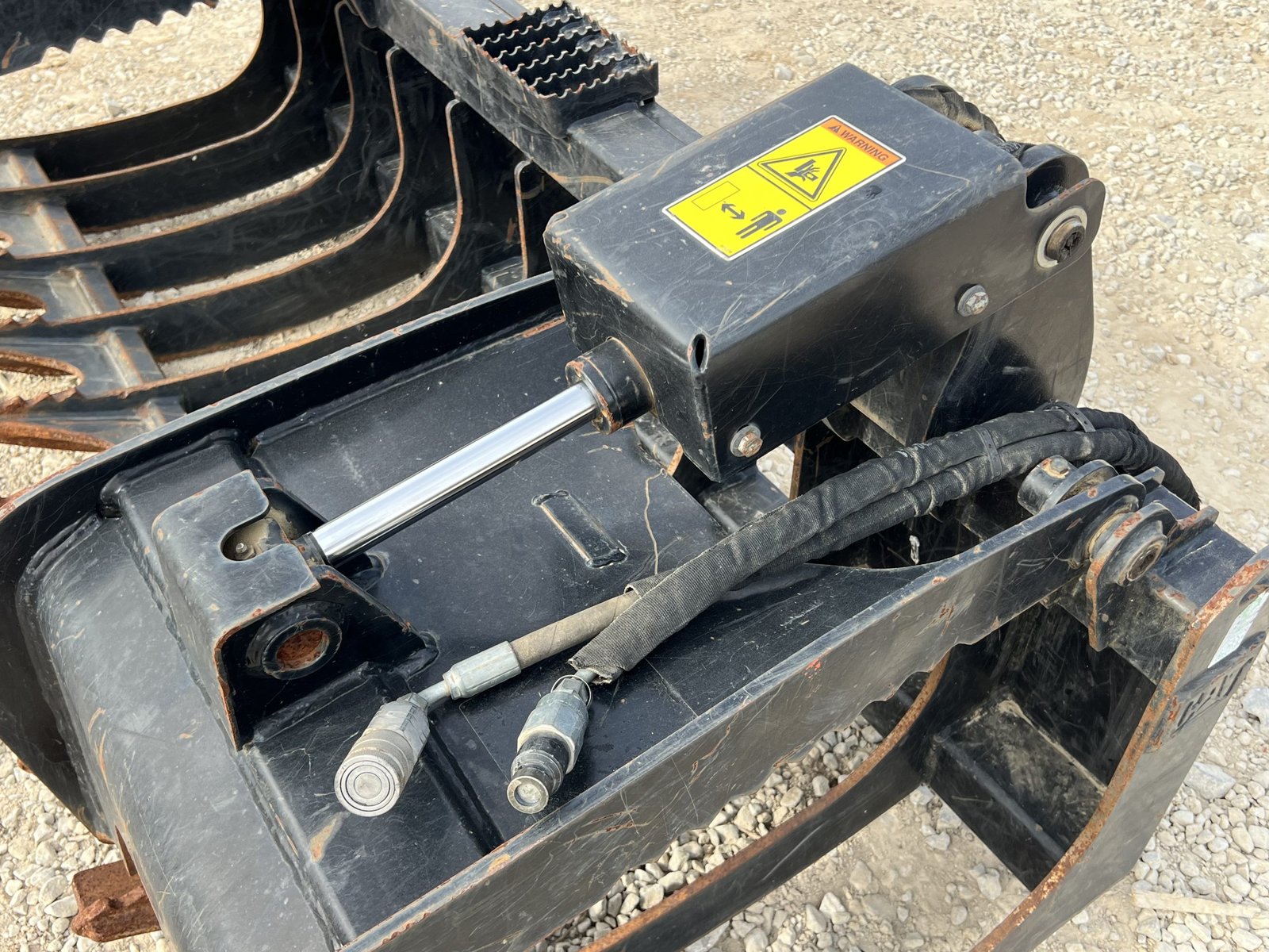 2021 CAT 84″ Industrial Root Rake Grapple Attachment Fits Skid Steer Loader - Image 11