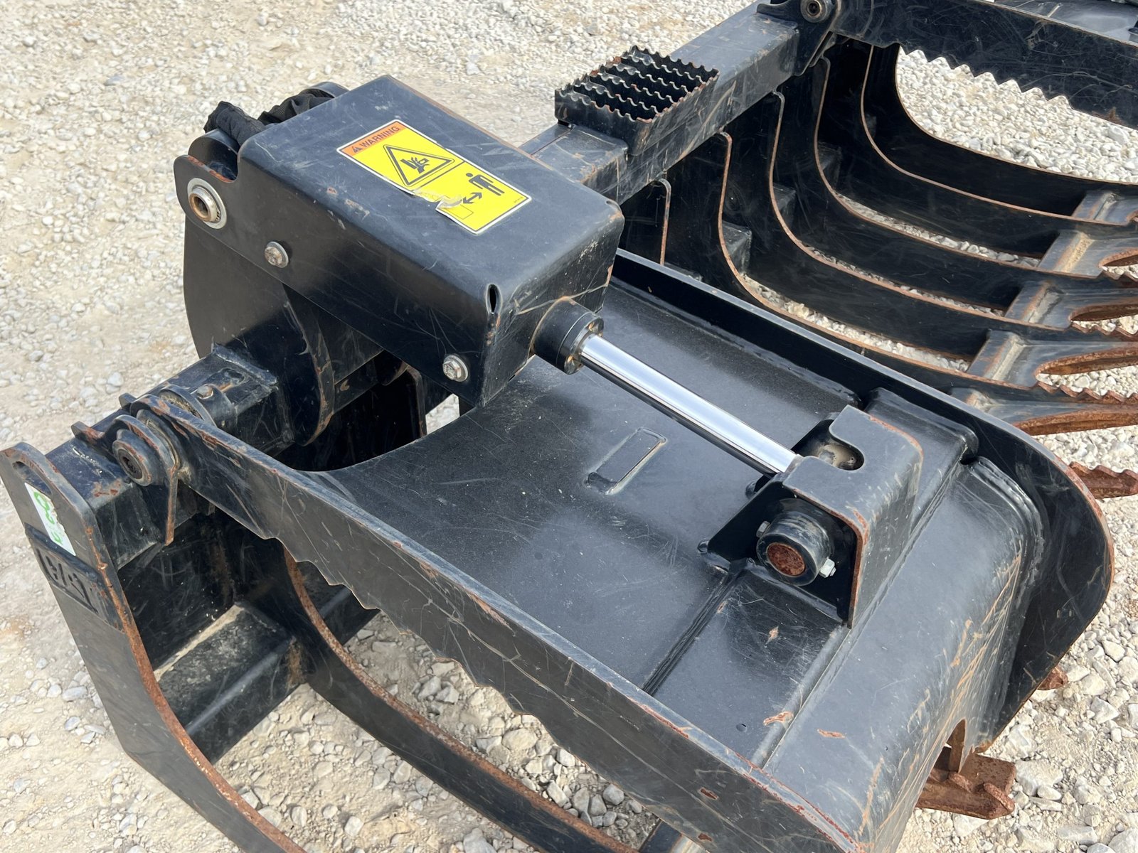 2021 CAT 84″ Industrial Root Rake Grapple Attachment Fits Skid Steer Loader - Image 12