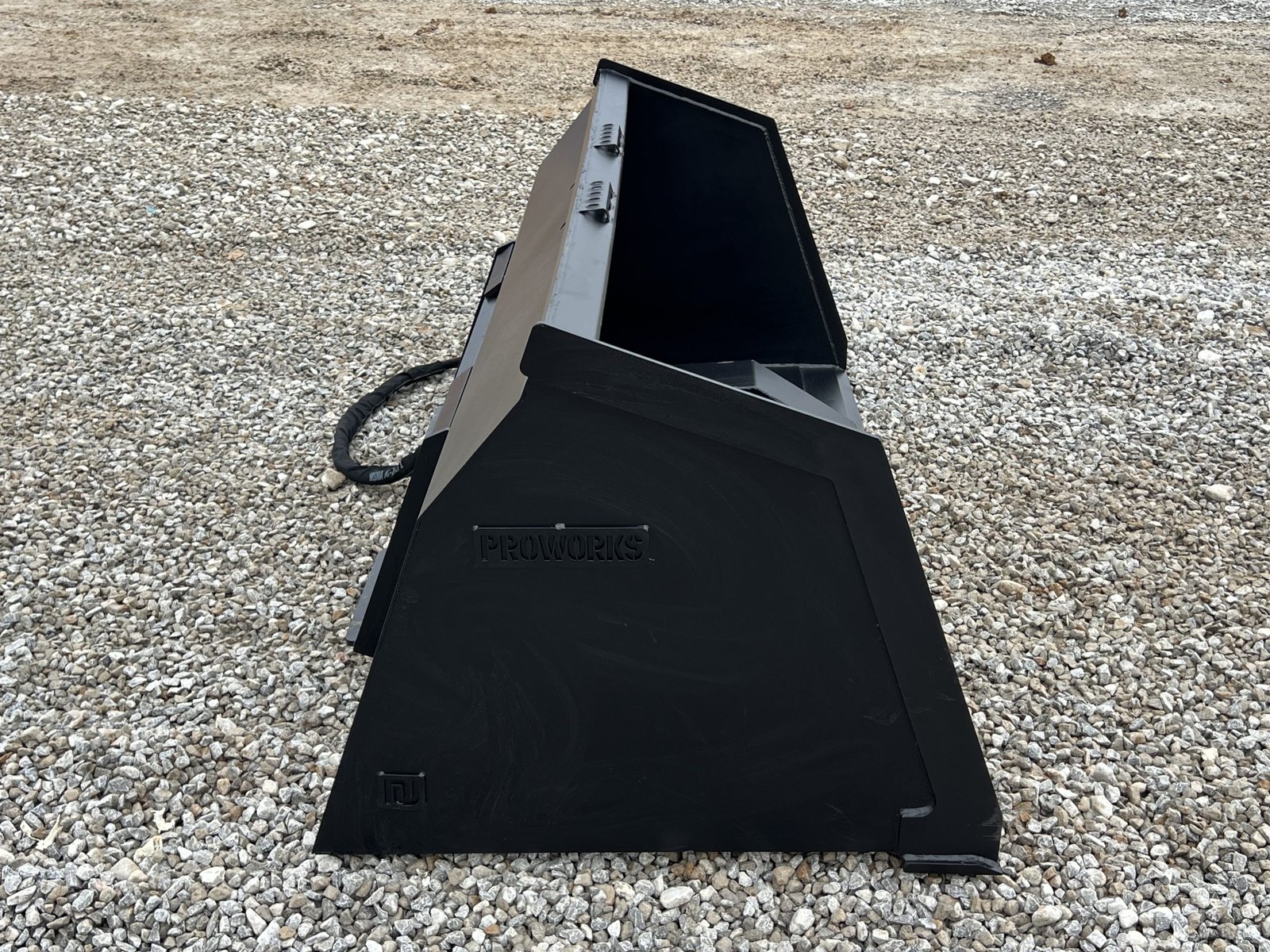 84″ High Front Dump Bucket Attachment Fits Skid Steer Quick Attach - Image 4