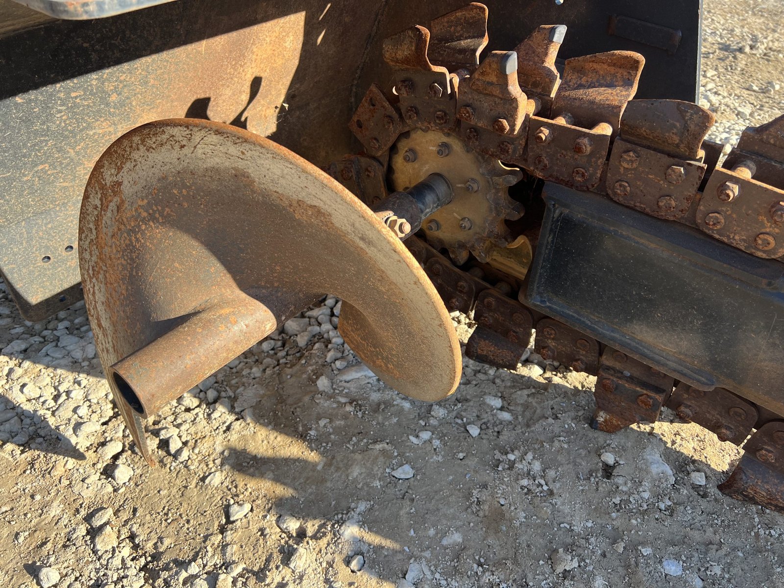 2021 CAT T112 48″ x 6″ Trencher Attachment Combo Chain Fits Skid Steer - Image 7