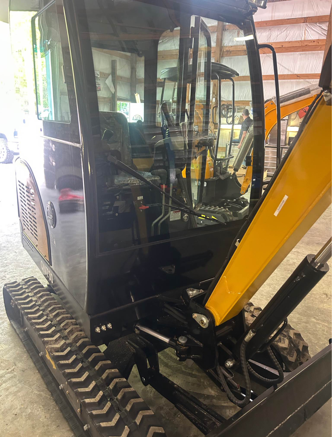 QNT30 mini excavator - Image 3