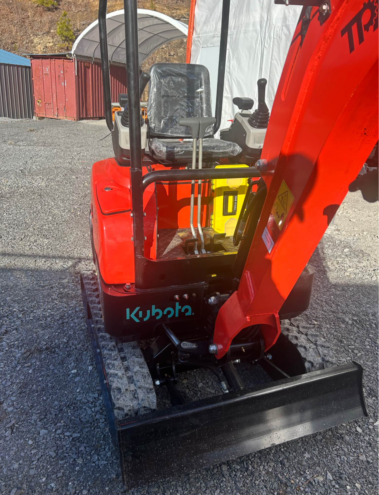 TPM 18 excavator Kubota engine - Image 2