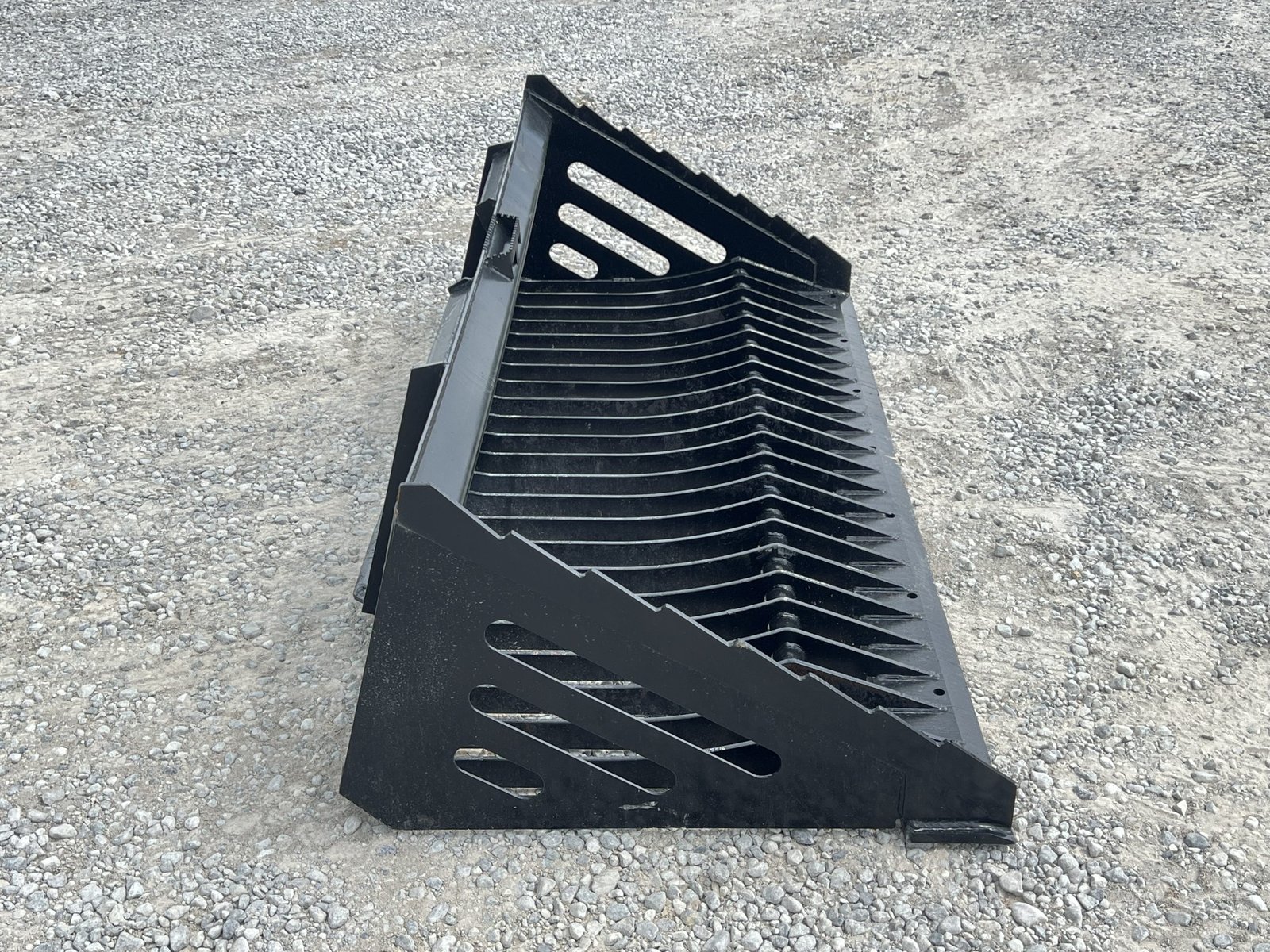 80″ Heavy Duty Skeleton Rock Bucket Attachment Fits Skid Steer Quick Attach - Image 4