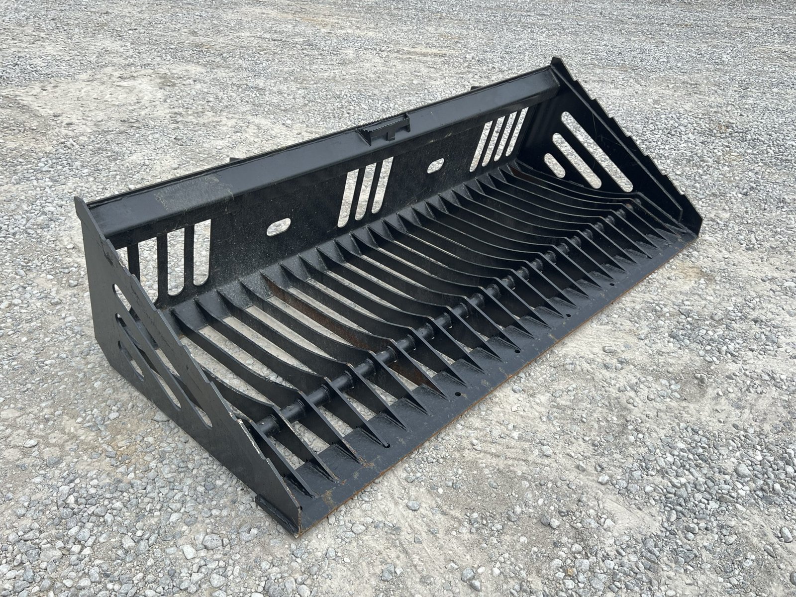 84″ Heavy Duty Skeleton Rock Bucket Attachment Fits Skid Steer Quick Attach - Image 3