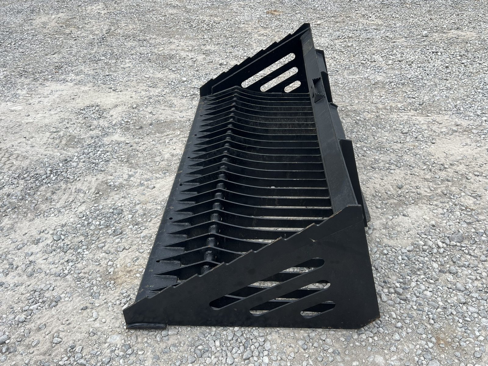 84″ Heavy Duty Skeleton Rock Bucket Attachment Fits Skid Steer Quick Attach - Image 8