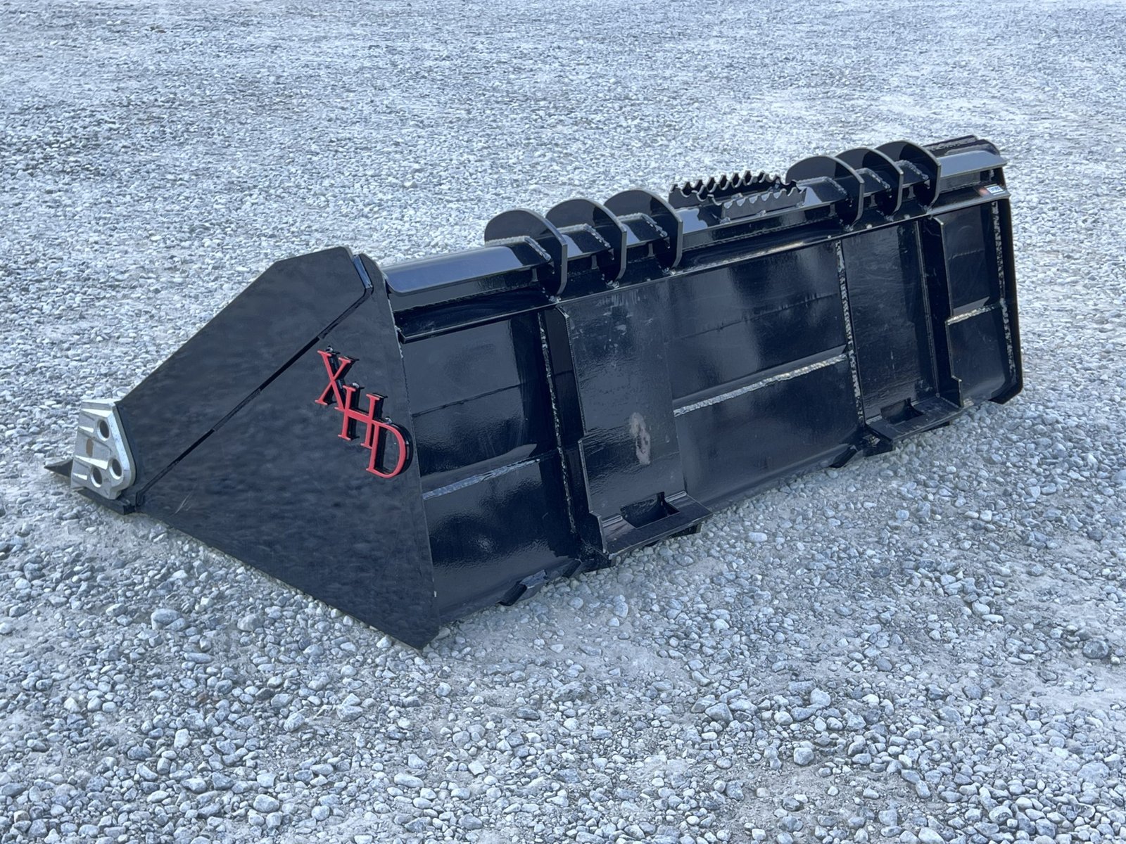 XHD 73″ Severe Duty Tooth Bucket with Side Cutters Fits Compact Track Loader - Image 7