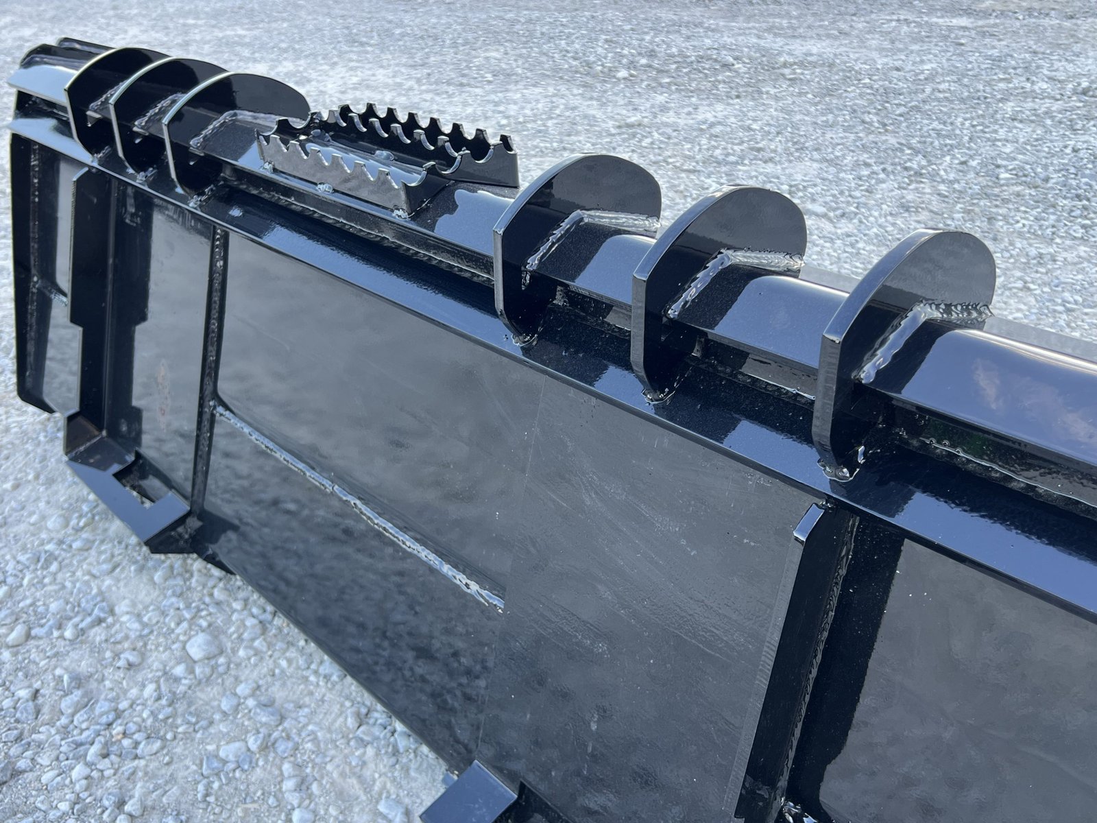XHD 73″ Severe Duty Tooth Bucket with Side Cutters Fits Compact Track Loader - Image 13