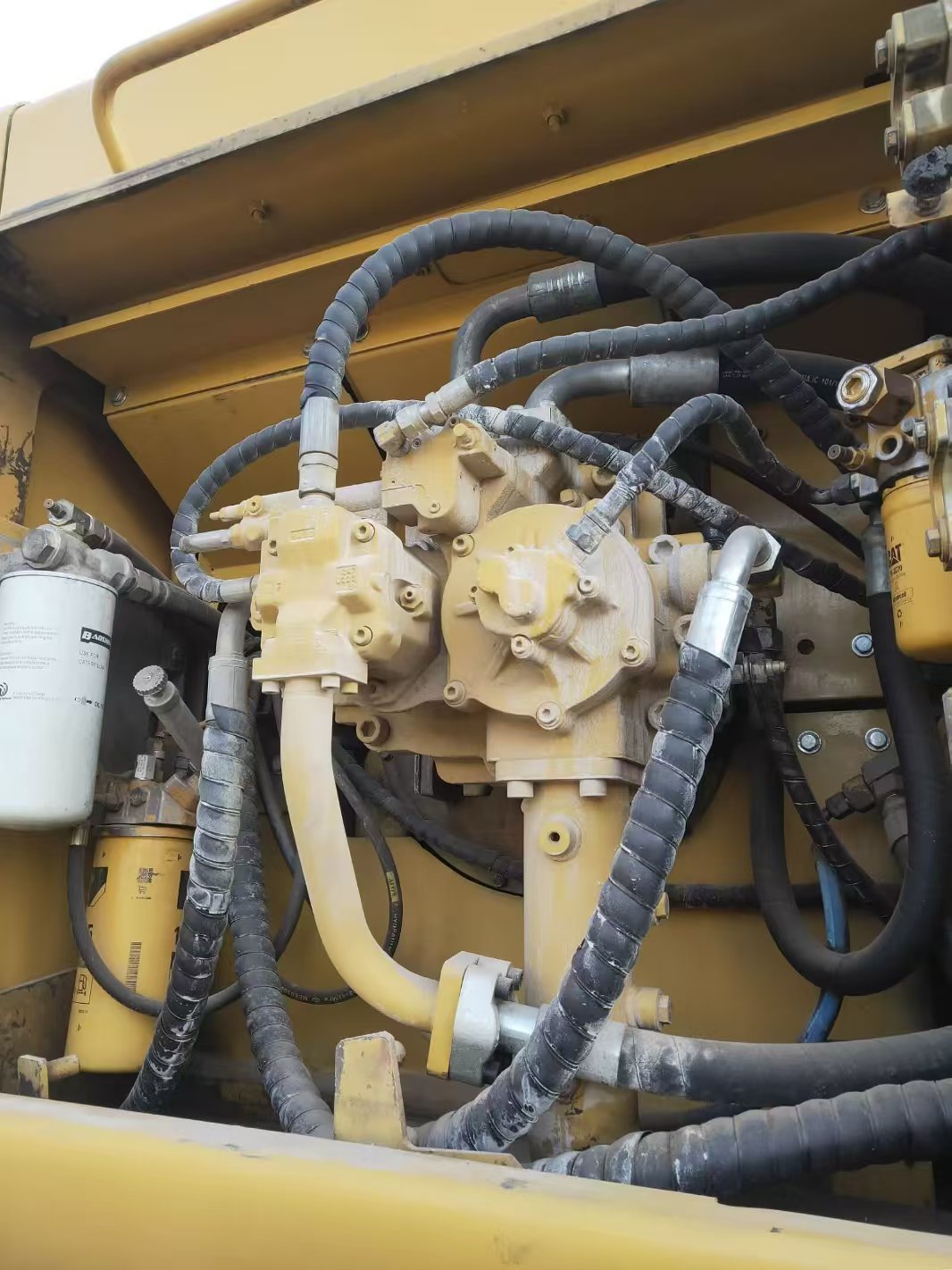 CAT 349 EXCAVATOR - Image 2